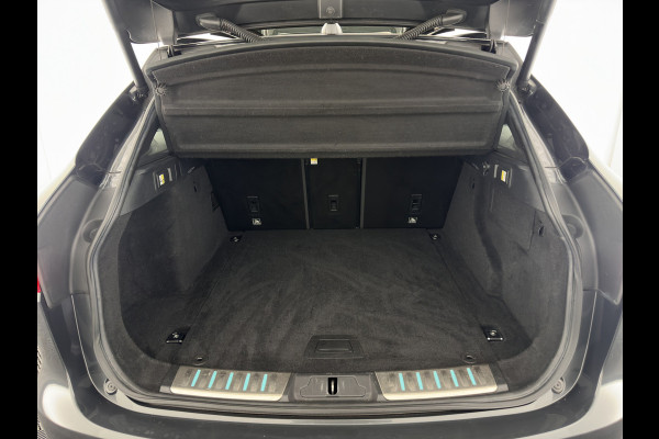 Jaguar F-Pace 2.0 Portfolio Black-line AWD 25d (INCL-BTW) Aut. *PANO | HEAD-UP | LUXURY-LEATHER | BLIND-SPOT | MERIDIAN-SOUND | HEATED-SPORTSEATS | NAVI-FULLMAP | KEYLESS | CAMERA | ECC | CARPLAY | SHIFT-PADDLES | PDC | LANE-ASSIST | ...