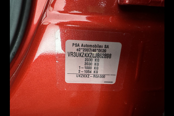 Peugeot e-2008 EV Allure 50 kWh [ 3-Fase ] {SOH-84%} (INCL-BTW) *PANO | LEATHER-FABRIC | FULL-LED | SPORT-SEATS | DIGI-COCKPIT | CAMERA | KEYLESS | PRIVACY-GLASS | DAB+ | NAVI-FULLMAP | ECC | CARPLAY | LANE-ASSIST | PDC | CRUISE | 17''ALU*