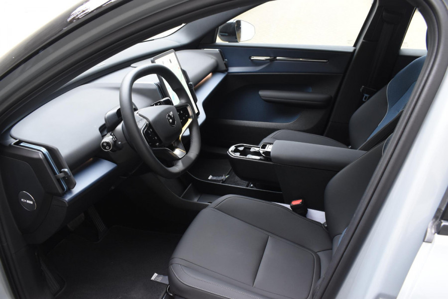 Volvo EX30 Single Motor Extended Range Plus 69 kWh / Adaptieve Cruise Control/ Dodehoek Detectie / Parkeersensoren v+a / Achteruitrijcamera / Warmtepomp / Google Services /