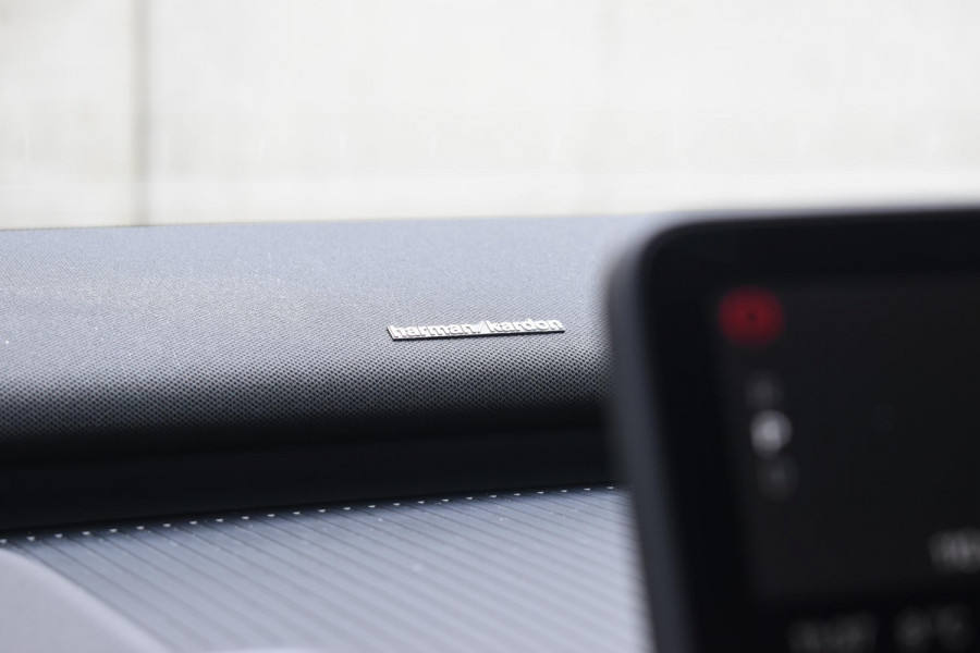 Volvo EX30 Single Motor Extended Range Plus 69 kWh / Adaptieve Cruise Control/ Dodehoek Detectie / Parkeersensoren v+a / Achteruitrijcamera / Warmtepomp / Google Services /