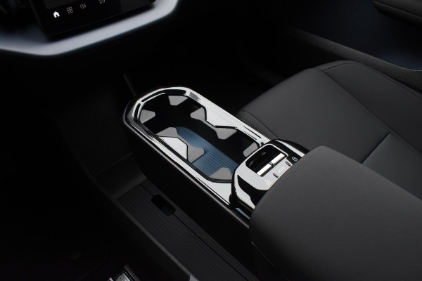 Volvo EX30 Single Motor Extended Range Plus 69 kWh / Adaptieve Cruise Control/ Dodehoek Detectie / Parkeersensoren v+a / Achteruitrijcamera / Warmtepomp / Google Services /