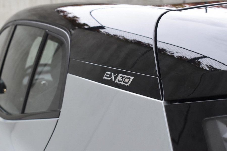 Volvo EX30 Single Motor Extended Range Plus 69 kWh / Adaptieve Cruise Control/ Dodehoek Detectie / Parkeersensoren v+a / Achteruitrijcamera / Warmtepomp / Google Services /