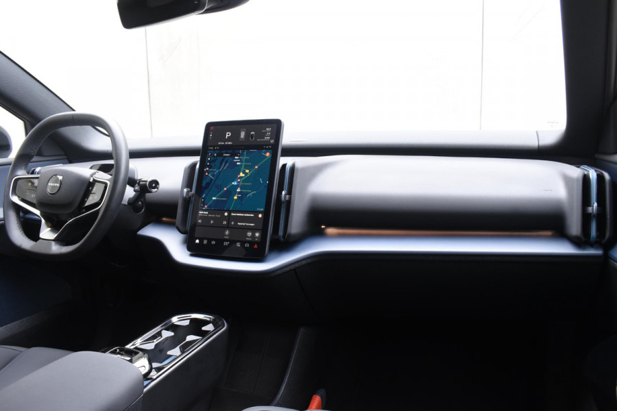 Volvo EX30 Single Motor Extended Range Plus 69 kWh / Adaptieve Cruise Control/ Dodehoek Detectie / Parkeersensoren v+a / Achteruitrijcamera / Warmtepomp / Google Services /