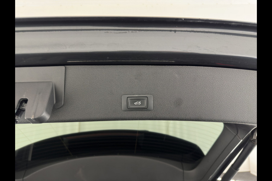 Audi e-tron 55 quattro Business edition Plus 95 kWh [ 3-Fase ] (INCL-BTW) *PANO | LUXURY-LEATHER | ADAPTIVE-CRUISE | FULL-LED | DIGI-COCKPIT | KEYLESS | MEMORY-PACK | CAMERA | NAVI-FULLMAP | SHIFT-PADDLES | DAB+ | COMFORT-SEATS | 20''ALU*