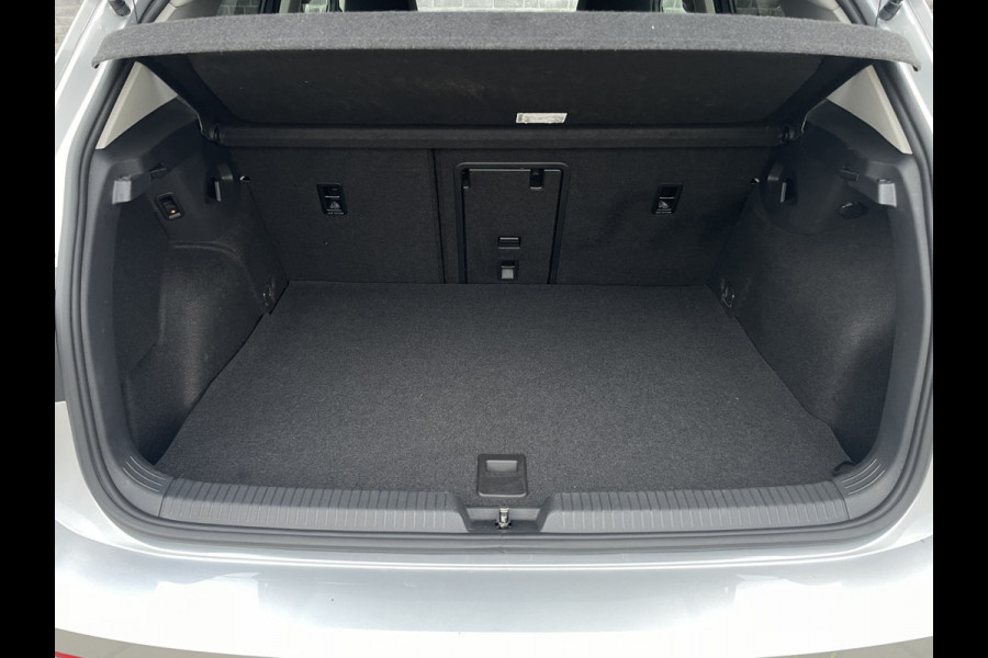 Volkswagen Golf 1.4 eHybrid Style PHEV | Elek. Trekhaak | Q-Light | Carplay | Memory | Navi | Sfeerverlichting