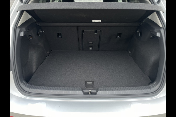 Volkswagen Golf 1.4 eHybrid Style PHEV | Elek. Trekhaak | Q-Light | Carplay | Memory | Navi | Sfeerverlichting