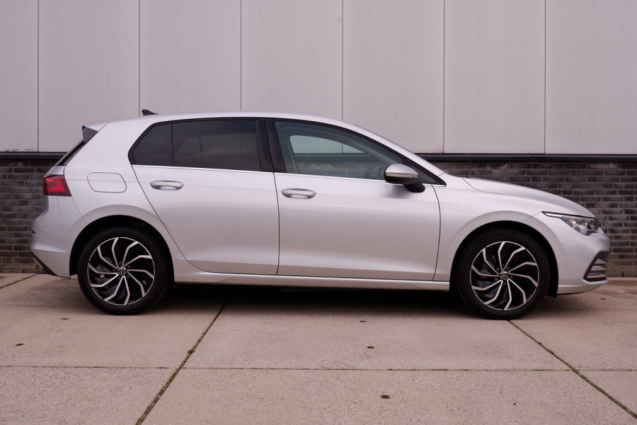 Volkswagen Golf 1.4 eHybrid Style PHEV | Elek. Trekhaak | Q-Light | Carplay | Memory | Navi | Sfeerverlichting