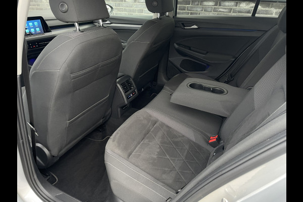 Volkswagen Golf 1.4 eHybrid Style PHEV | Elek. Trekhaak | Q-Light | Carplay | Memory | Navi | Sfeerverlichting