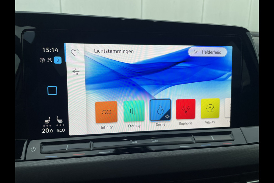 Volkswagen Golf 1.4 eHybrid Style PHEV | Elek. Trekhaak | Q-Light | Carplay | Memory | Navi | Sfeerverlichting