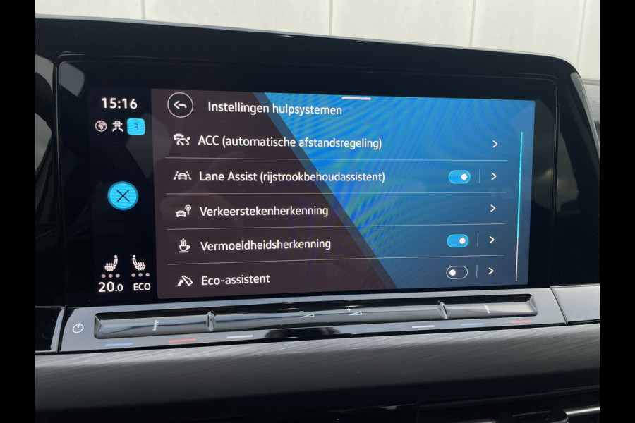 Volkswagen Golf 1.4 eHybrid Style PHEV | Elek. Trekhaak | Q-Light | Carplay | Memory | Navi | Sfeerverlichting