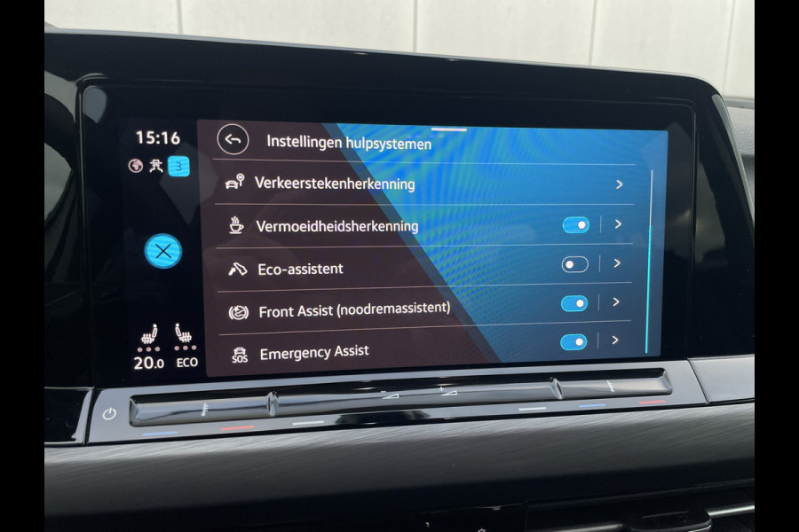 Volkswagen Golf 1.4 eHybrid Style PHEV | Elek. Trekhaak | Q-Light | Carplay | Memory | Navi | Sfeerverlichting