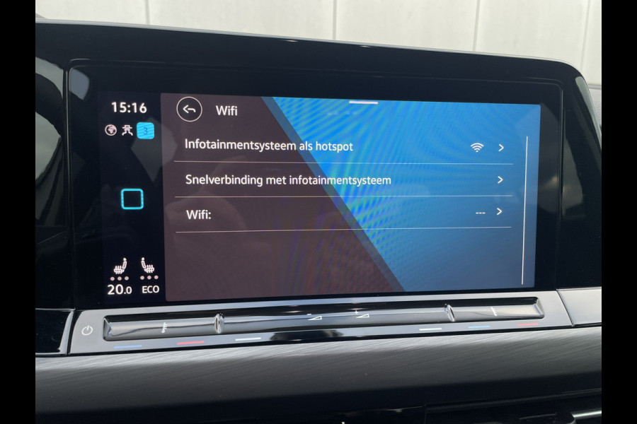 Volkswagen Golf 1.4 eHybrid Style PHEV | Elek. Trekhaak | Q-Light | Carplay | Memory | Navi | Sfeerverlichting