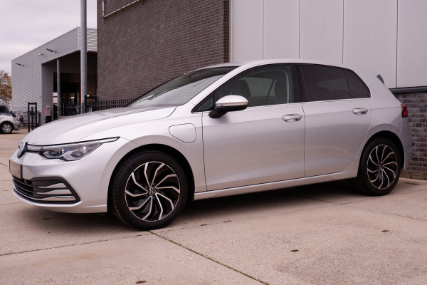 Volkswagen Golf 1.4 eHybrid Style PHEV | Elek. Trekhaak | Q-Light | Carplay | Memory | Navi | Sfeerverlichting