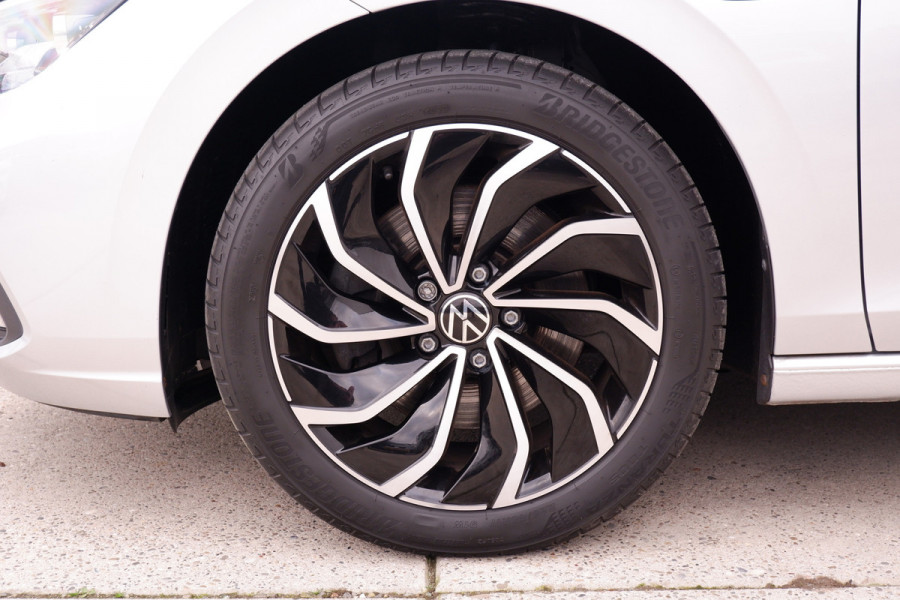 Volkswagen Golf 1.4 eHybrid Style PHEV | Elek. Trekhaak | Q-Light | Carplay | Memory | Navi | Sfeerverlichting