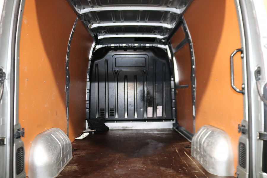 Renault Master 2.3 dCi 135pk L2 H2 Work Edition Airco Navigatie Camera