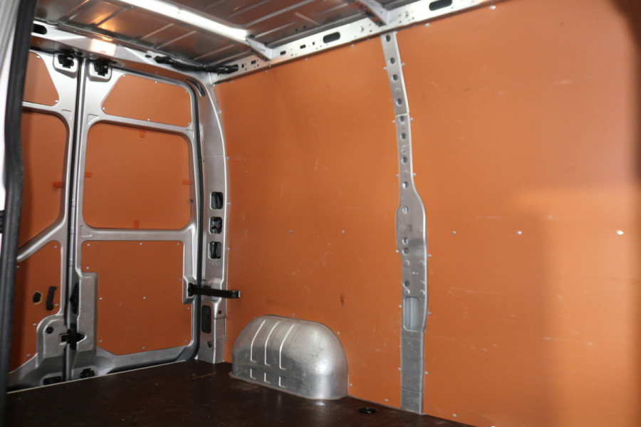 Renault Master 2.3 dCi 135pk L2 H2 Work Edition Airco Navigatie Camera