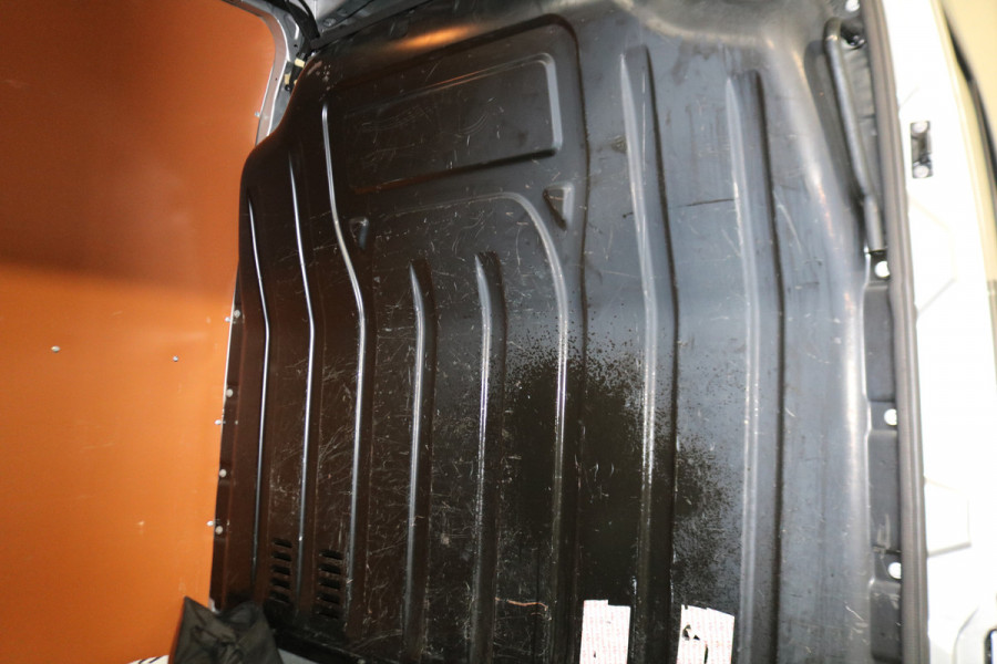 Renault Master 2.3 dCi 135pk L2 H2 Work Edition Airco Navigatie Camera