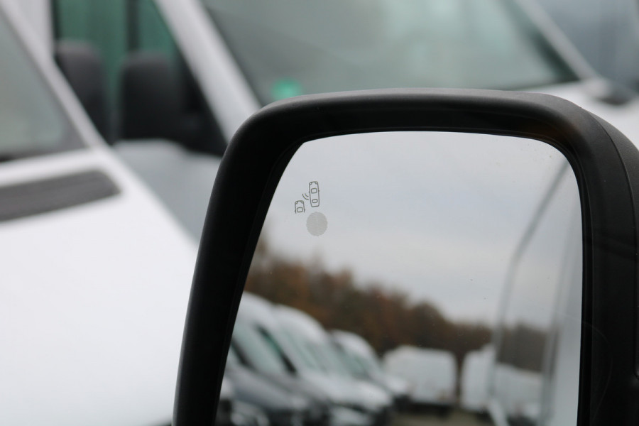 Renault Master 2.3 dCi 135pk L2 H2 Work Edition Airco Navigatie Camera