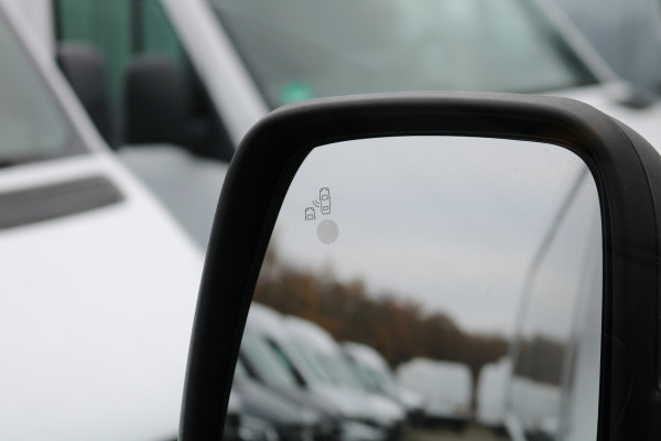 Renault Master 2.3 dCi 135pk L2 H2 Work Edition Airco Navigatie Camera