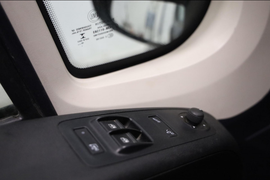 Peugeot Boxer 2.2 BlueHDi 140PK L3/H2 GRIJS CAMERA AIRCO NAVI IMPERIAAL TREKHAAK 3.5t PDC CRUISE LEASE V/A 122,- p.m. INRUIL MOG