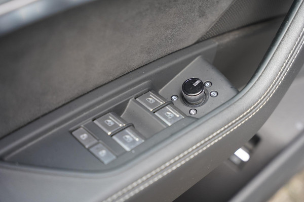 Audi e-tron Sportback 55 Quattro S Edition 95 kWh | Panorama Dak | Black Edition | 1e Eigenaar
