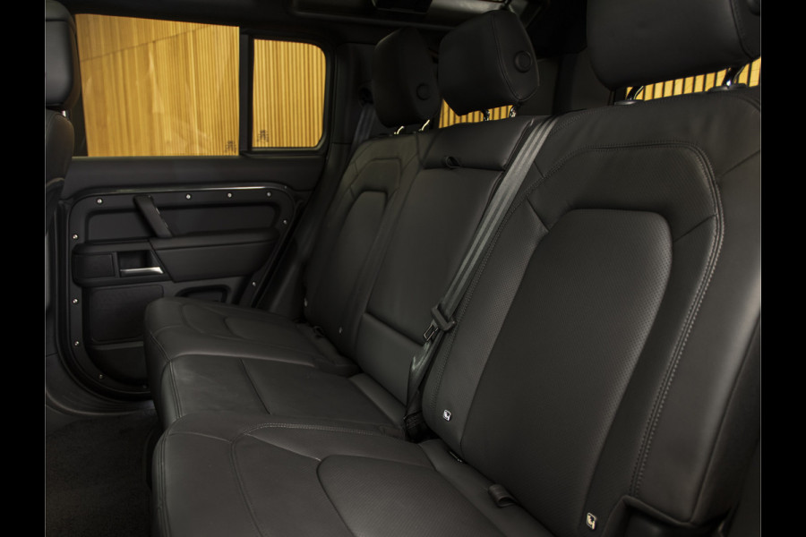 Land Rover Defender 110 2.0 P300e 110 X-Dynamic HSE 22" | MERIDIAN SURROUND | PANO | TOWB |