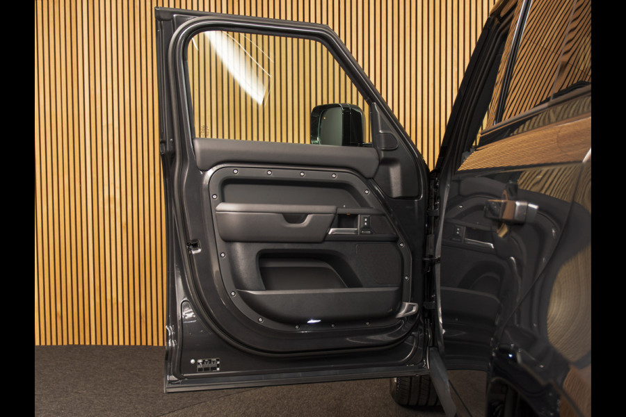 Land Rover Defender 110 2.0 P300e 110 X-Dynamic HSE 22" | MERIDIAN SURROUND | PANO | TOWB |