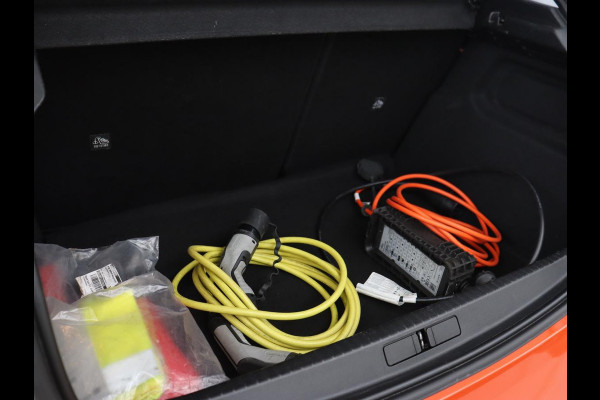 Opel CORSA-E Elegance 50 kWh | Stoelverwarming | Carplay | Navigatie | Stuurverwarming | Parkeerhulp | Climate control | Full LED | Keyless | 17'' lichtmetalen velgen