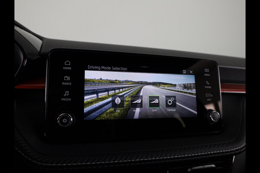 Škoda Fabia Monte Carlo 1.0 TSI 85 kW / 115 PK Hatchback 7 ver | Travel Assist Plus | Verwarmbare stoelen voor | Zwart dak | 17 inch lichtmetalen velgen Procyon Aero