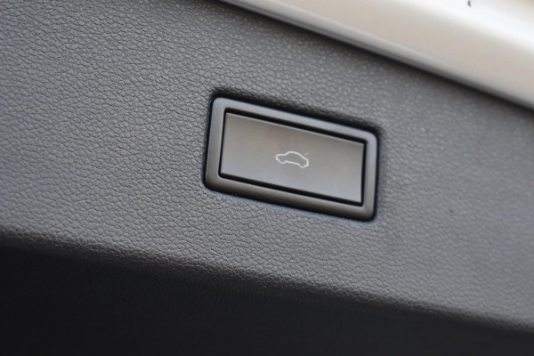 Volkswagen Tiguan 1.5 TSI ACT Highline | R-LINE | BLACK STYLE | TREKHAAK | VIRTUAL | STOELVERWARMING | NAP | DEALER ONDERHOUDEN