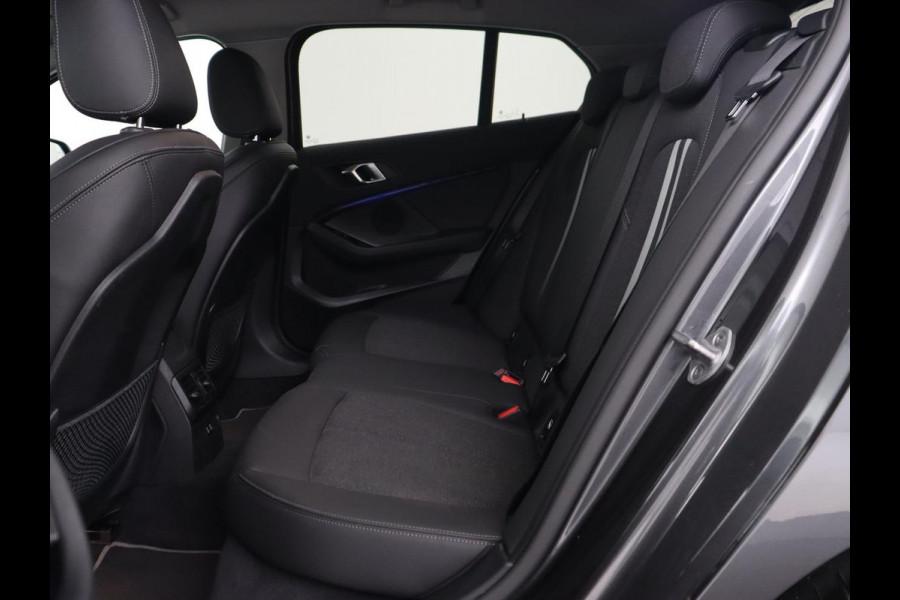 BMW 1-serie 118i Executive | Sport Line | Trekhaak | Sportstoelen | Carplay | Navigatie | Live Cockpit | Full LED | DAB | Climate control | Parkeerhulp | Sfeerverlichting