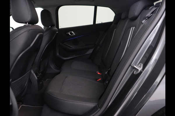 BMW 1-serie 118i Executive | Sport Line | Trekhaak | Sportstoelen | Carplay | Navigatie | Live Cockpit | Full LED | DAB | Climate control | Parkeerhulp | Sfeerverlichting