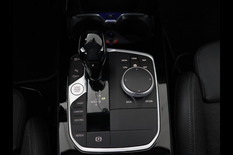 BMW 1-serie 118i Executive | Sport Line | Trekhaak | Sportstoelen | Carplay | Navigatie | Live Cockpit | Full LED | DAB | Climate control | Parkeerhulp | Sfeerverlichting