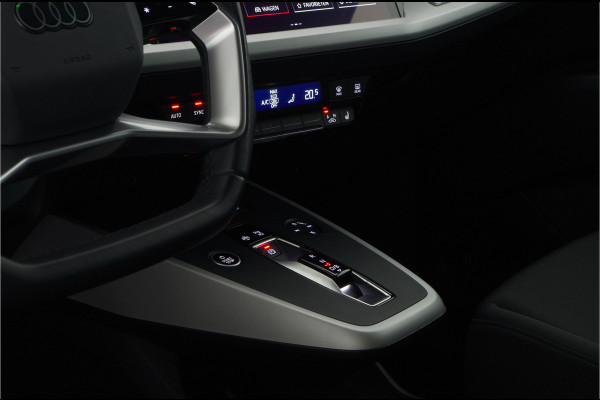 Audi Q4 e-tron 40 82 kWh S line > Camera/ Adaptief Cruise control/Stoelverwarming...