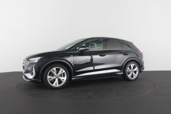 Audi Q4 e-tron 40 82 kWh S line > Camera/ Adaptief Cruise control/Stoelverwarming...