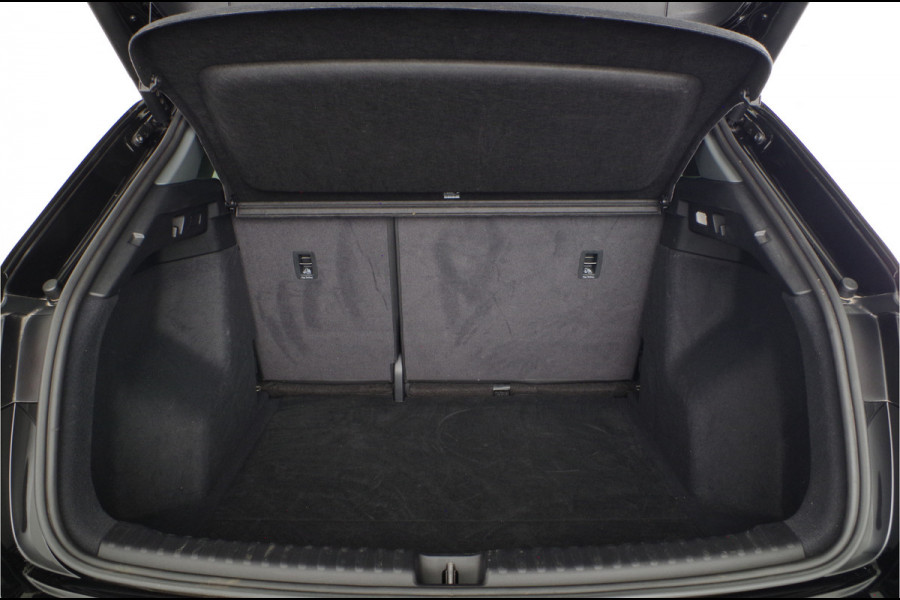 Audi Q4 e-tron 40 82 kWh S line > Camera/ Adaptief Cruise control/Stoelverwarming...