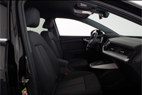 Audi Q4 e-tron 40 82 kWh S line > Camera/ Adaptief Cruise control/Stoelverwarming...