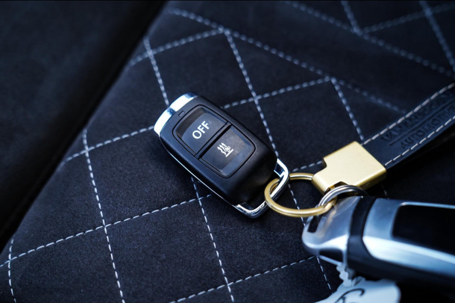 Audi A4 AVANT 45 TFSI Quattro 3 x S-line | Panorama | RS-Zetels / Schaalstoelen | Adaptieve Cruise | Facelift MMI | Bang&Olufsen |