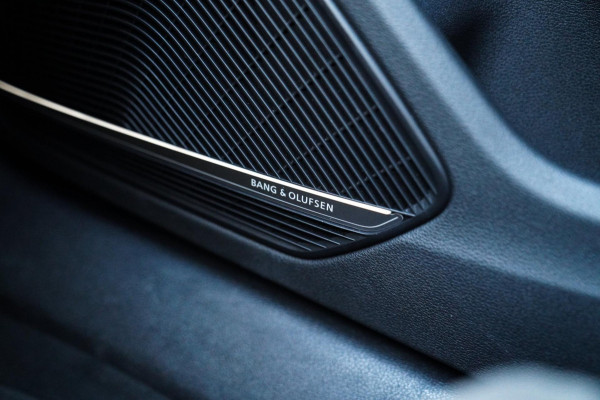 Audi A4 AVANT 45 TFSI Quattro 3 x S-line | Panorama | RS-Zetels / Schaalstoelen | Adaptieve Cruise | Facelift MMI | Bang&Olufsen |