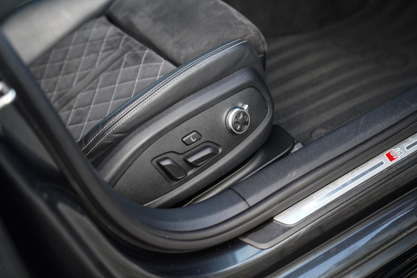 Audi A4 AVANT 45 TFSI Quattro 3 x S-line | Panorama | RS-Zetels / Schaalstoelen | Adaptieve Cruise | Facelift MMI | Bang&Olufsen |