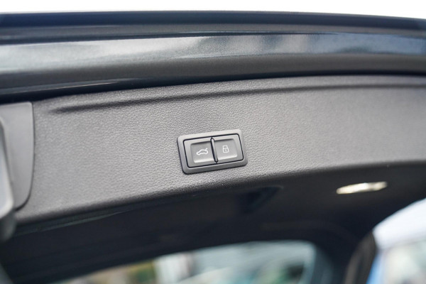 Audi A4 AVANT 45 TFSI Quattro 3 x S-line | Panorama | RS-Zetels / Schaalstoelen | Adaptieve Cruise | Facelift MMI | Bang&Olufsen |