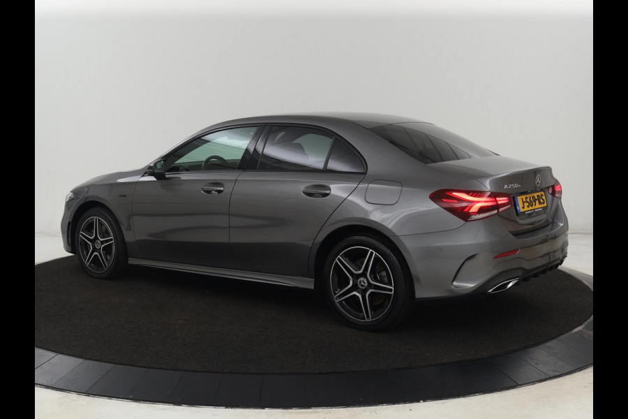Mercedes-Benz A-Klasse 250e AMG Limited | Carplay | Stoelverwarming | Leder/Alcantara | Widescreen | Sfeerverlichting | Navigatie | Camera | Full LED | Park Assist | PHEV | Plug In