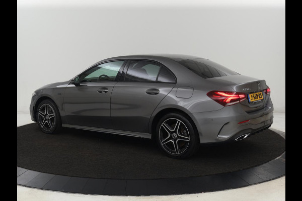 Mercedes-Benz A-Klasse 250e AMG Limited | Carplay | Stoelverwarming | Leder/Alcantara | Widescreen | Sfeerverlichting | Navigatie | Camera | Full LED | Park Assist | PHEV | Plug In