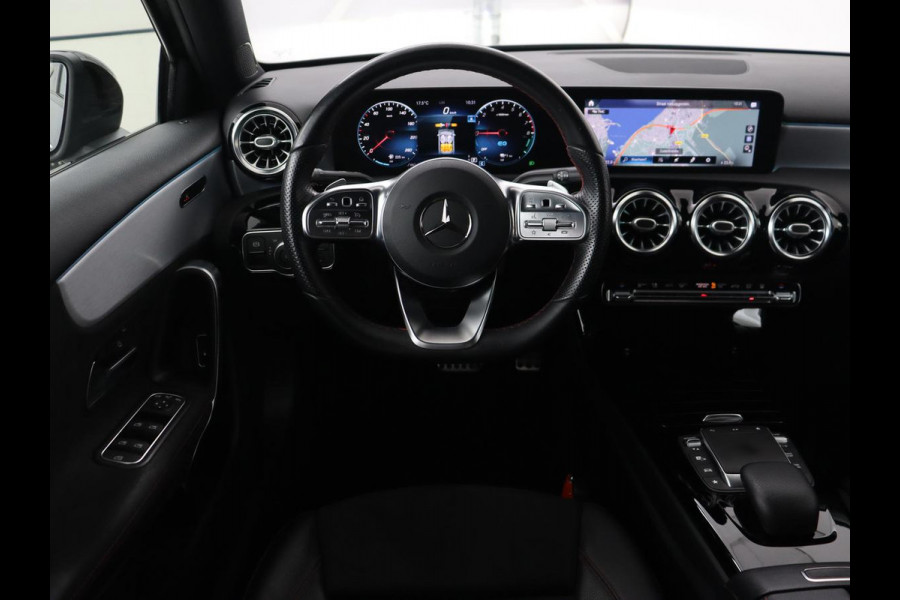 Mercedes-Benz A-Klasse 250e AMG Limited | Carplay | Stoelverwarming | Leder/Alcantara | Widescreen | Sfeerverlichting | Navigatie | Camera | Full LED | Park Assist | PHEV | Plug In