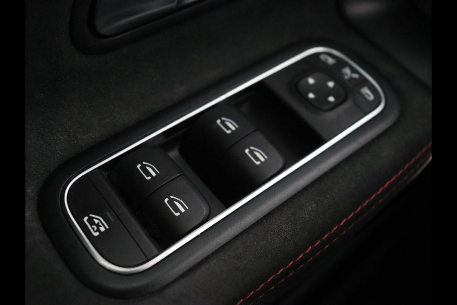 Mercedes-Benz A-Klasse 250e AMG Limited | Carplay | Stoelverwarming | Leder/Alcantara | Widescreen | Sfeerverlichting | Navigatie | Camera | Full LED | Park Assist | PHEV | Plug In
