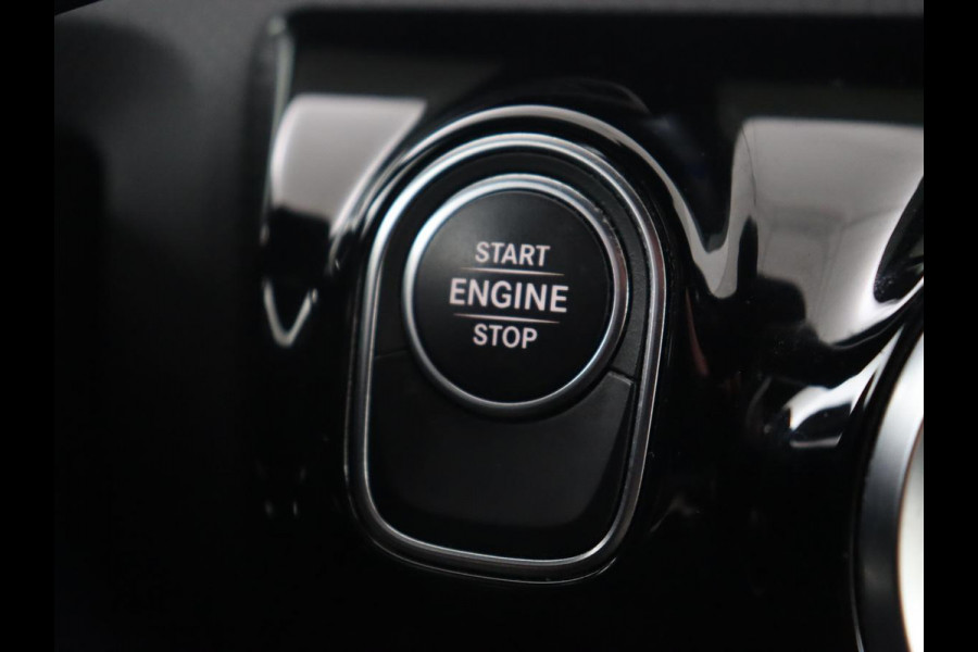 Mercedes-Benz A-Klasse 250e AMG Limited | Carplay | Stoelverwarming | Leder/Alcantara | Widescreen | Sfeerverlichting | Navigatie | Camera | Full LED | Park Assist | PHEV | Plug In
