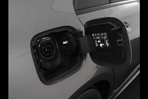 Mercedes-Benz A-Klasse 250e AMG Limited | Carplay | Stoelverwarming | Leder/Alcantara | Widescreen | Sfeerverlichting | Navigatie | Camera | Full LED | Park Assist | PHEV | Plug In