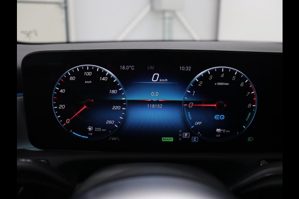 Mercedes-Benz A-Klasse 250e AMG Limited | Carplay | Stoelverwarming | Leder/Alcantara | Widescreen | Sfeerverlichting | Navigatie | Camera | Full LED | Park Assist | PHEV | Plug In