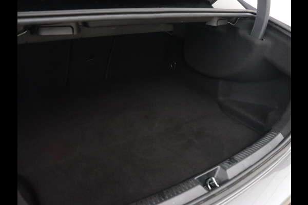 Mercedes-Benz A-Klasse 250e AMG Limited | Carplay | Stoelverwarming | Leder/Alcantara | Widescreen | Sfeerverlichting | Navigatie | Camera | Full LED | Park Assist | PHEV | Plug In