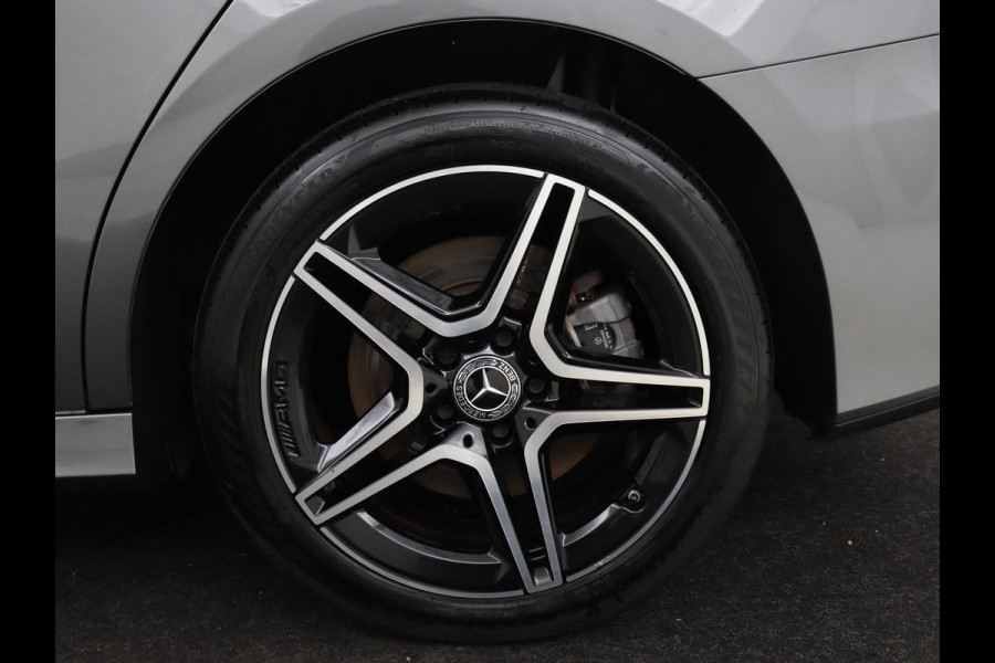 Mercedes-Benz A-Klasse 250e AMG Limited | Carplay | Stoelverwarming | Leder/Alcantara | Widescreen | Sfeerverlichting | Navigatie | Camera | Full LED | Park Assist | PHEV | Plug In